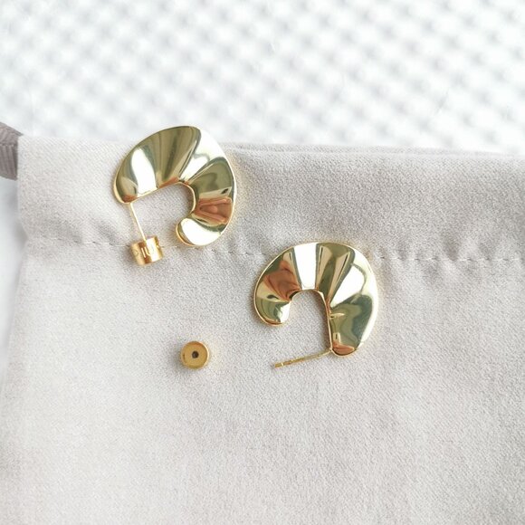 Alicia Bonnie Gold Muse Earrings NEW - Picture 3 of 3